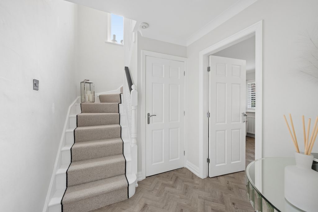 Ross Avenue, Whitefield, Manchester image 4
